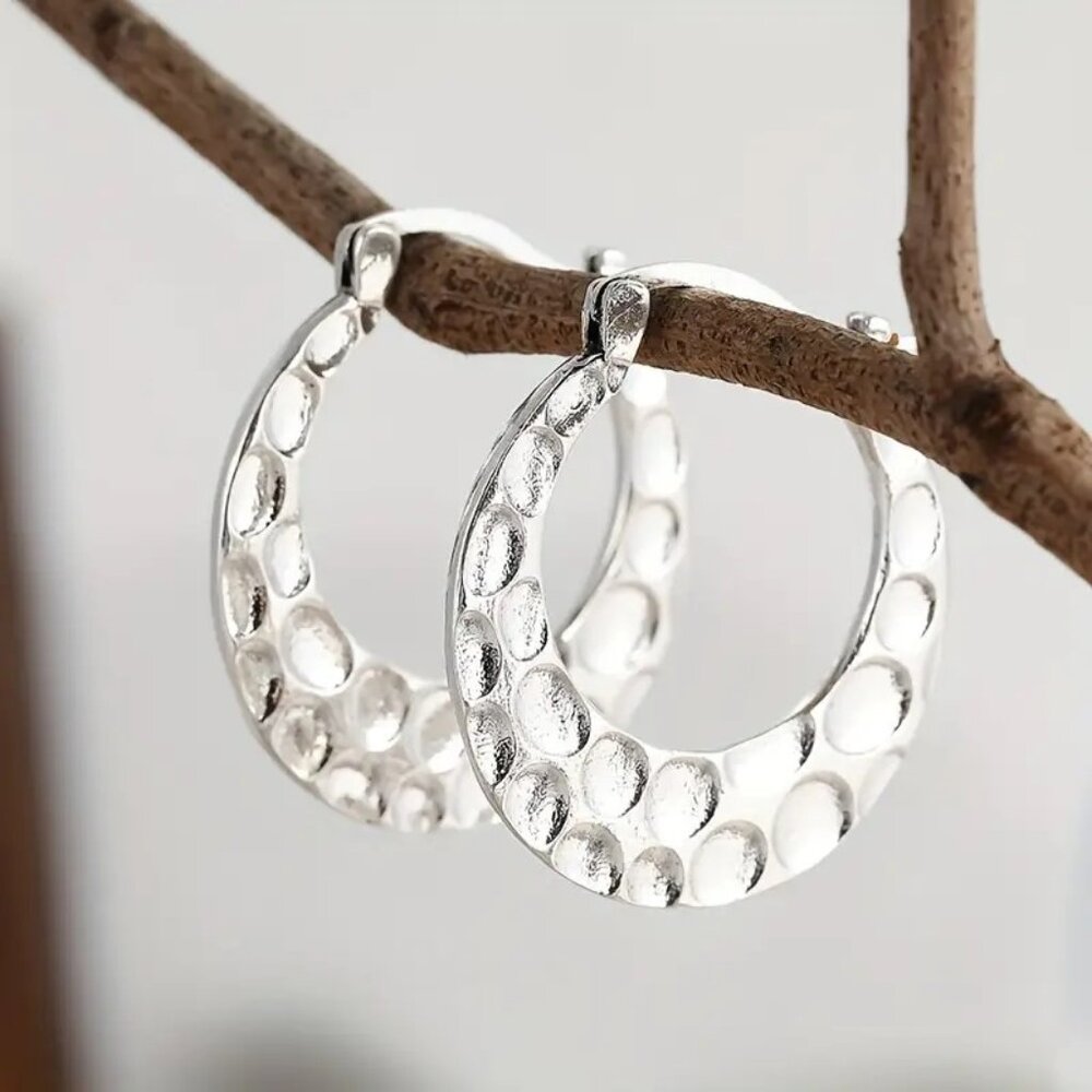 1pc  One Sided Hammered Hoop Earrings